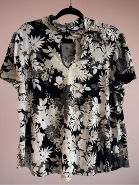 Adrienne Vittadini Black & Cream Floral Tie-Neck Short Sleeve Blouse Women’s 1X